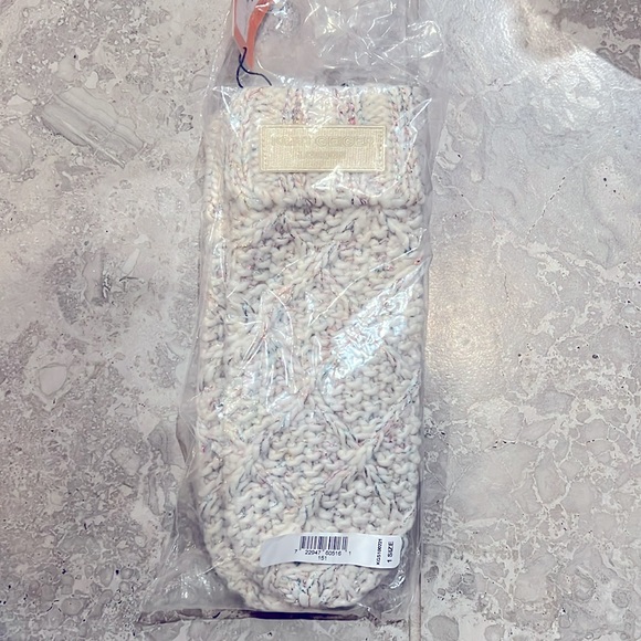 Kurt Geiger Metallic Cable Knit Mittens Bone Multi , One Size New w/Tag - Picture 3 of 4